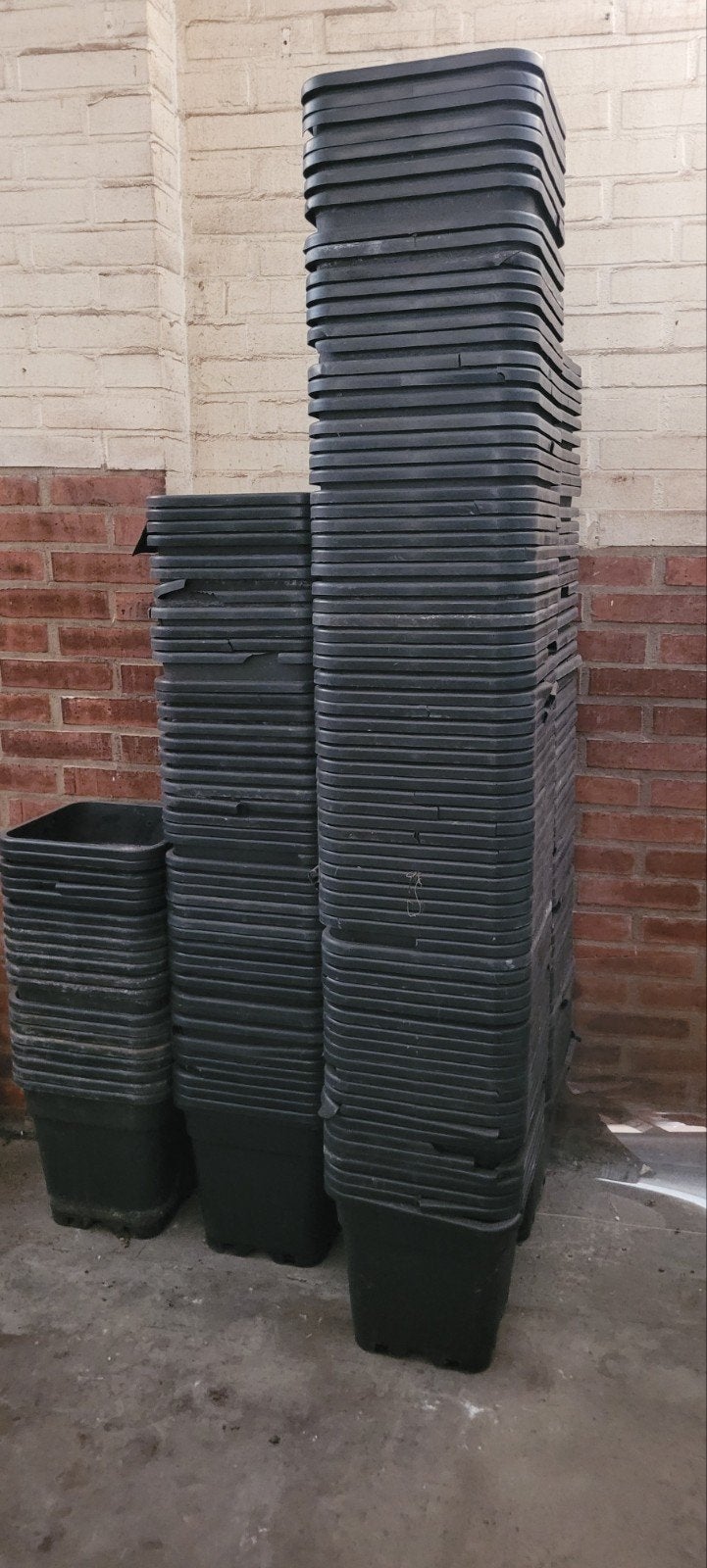 Circa 270x 14L kweekpotten voor planten (deels beschadigd), Ophalen, Kunststof, Gebruikt, Minder dan 30 cm