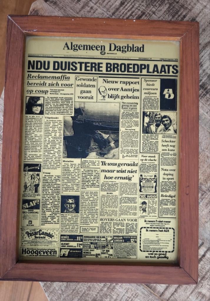Metalen AD voorpagina press 24.08.1979 ingelijst in hout, Ophalen of Verzenden, Hout, Minder dan 50 cm, Minder dan 50 cm
