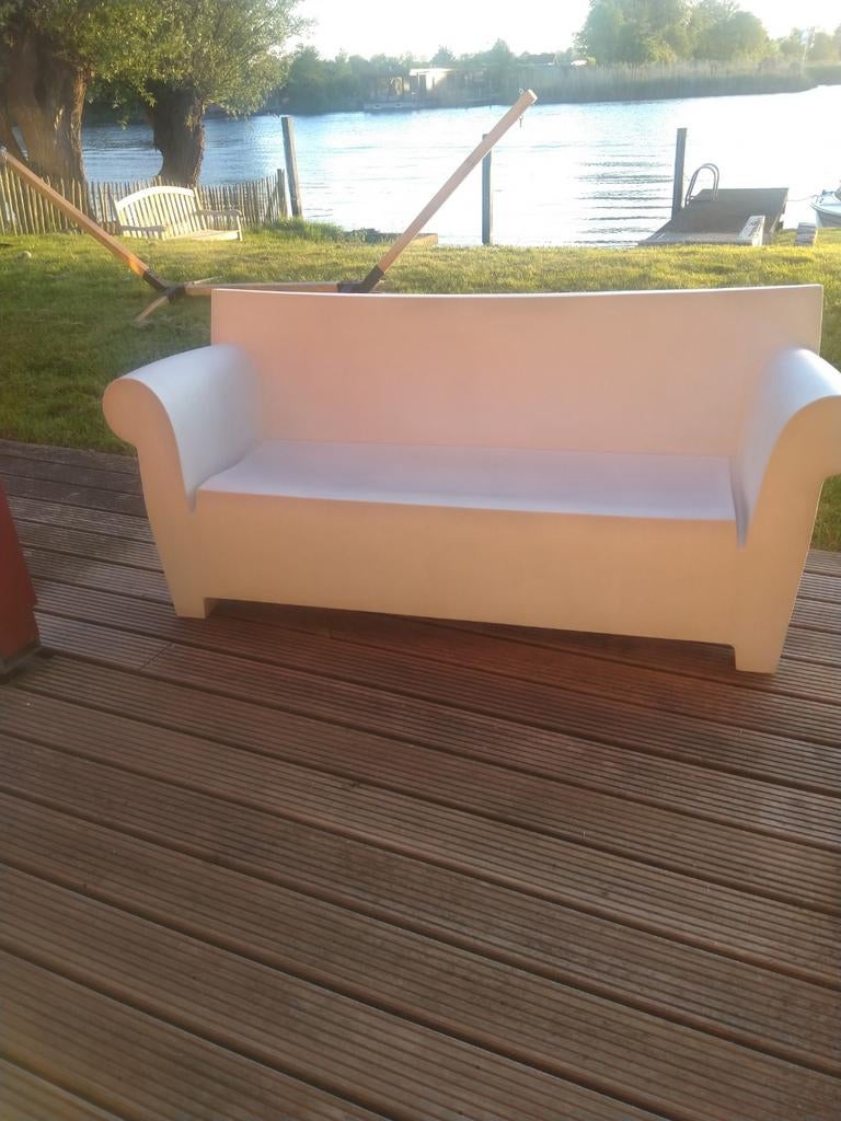 Strakke witte loungebank voor buiten Philip Starcke., Kunststof, Gebruikt, Modern, Lounge, Driepersoons