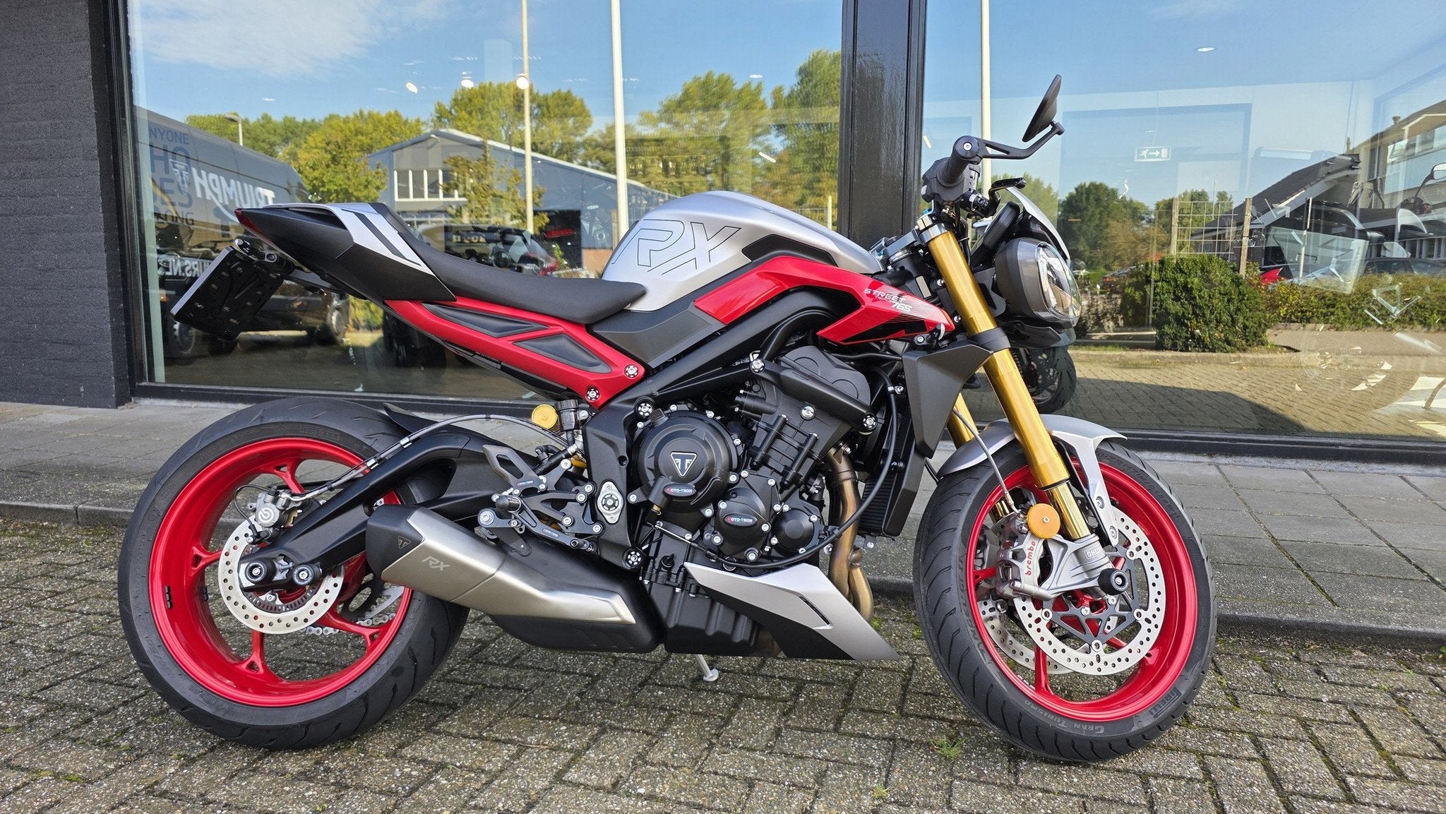 Triumph Street Triple RX Street Triple RX met nog maar 614 k, Triumph Motocycles, Triumph.Benelux@triumph.co.uk, 765 cc, De Droogmakerij 40A
1851 LX   Heiloo, NL