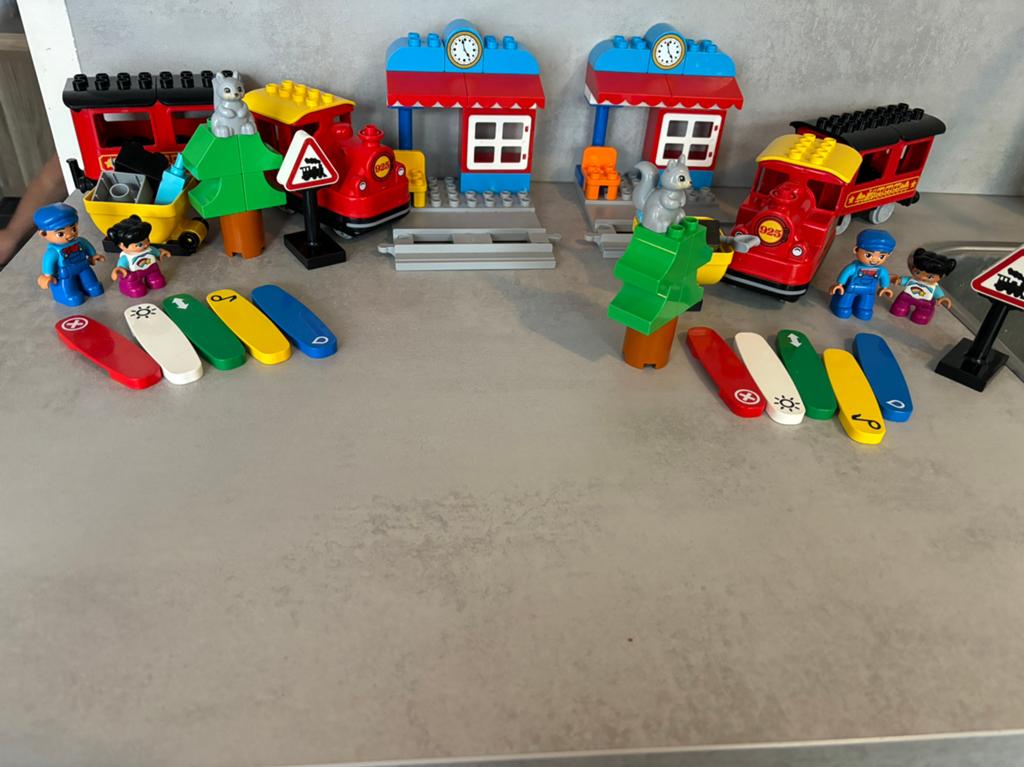 2x lego duplo stoomtrein compleet 10874, Ophalen of Verzenden, Zo goed als nieuw, Duplo