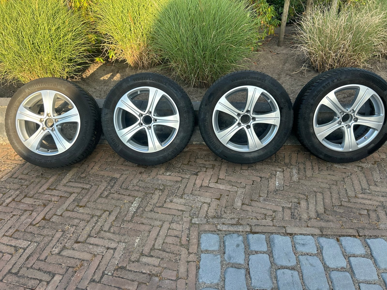 TEGEN ELK AANNEMELIJK BOD  Winter  banden met velgen, Ophalen, Gebruikt, Banden en Velgen, 17 inch
