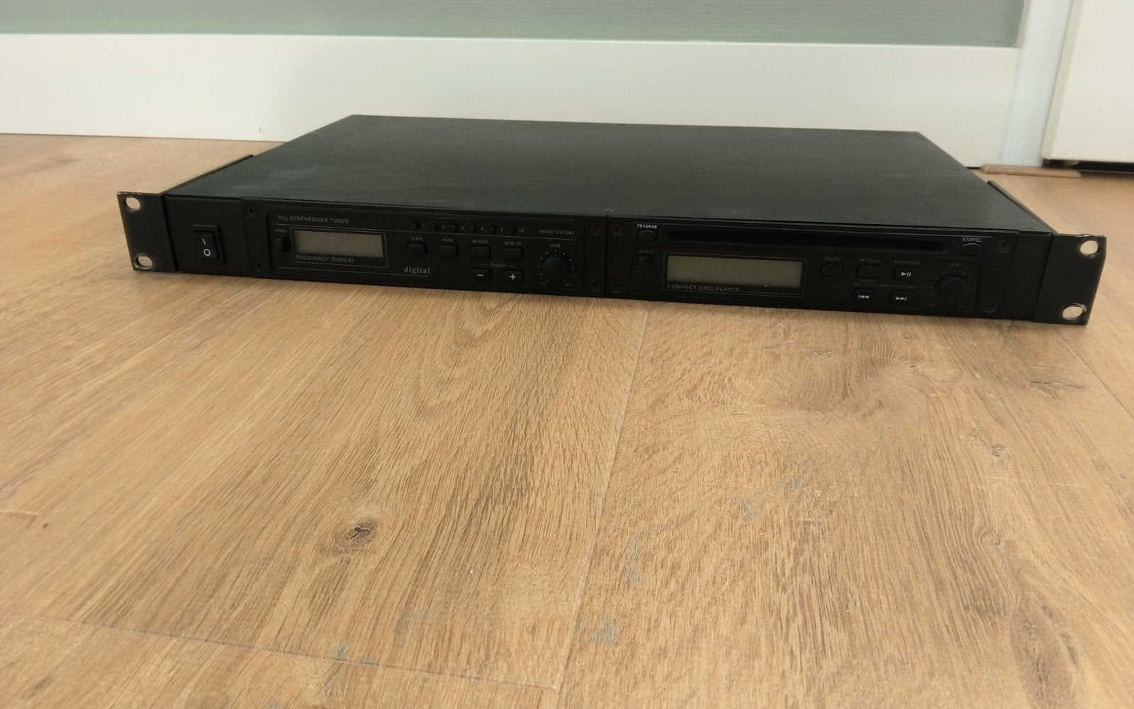 19" cd speler en fm tuner, Muziek en Instrumenten, Ophalen, Gebruikt