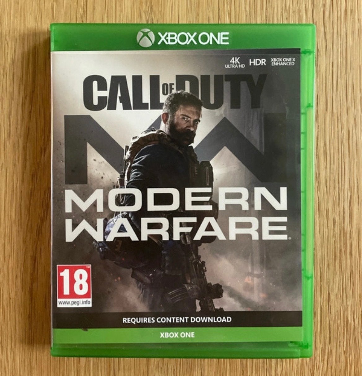 Xbox One met Call of Duty Modern Warfare en FIFA 15, Spelcomputers en Games, Games | Xbox One, Shooter, 1 speler, Eén computer