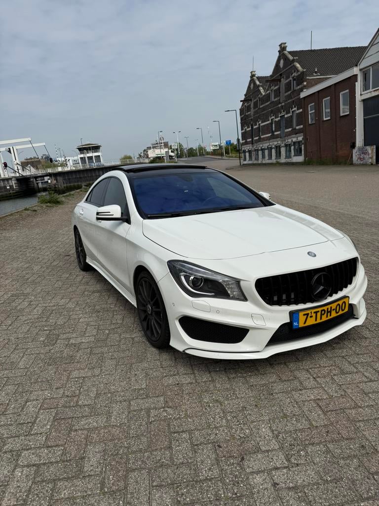 Mercedes-Benz CLA 200 AppleCarplay, Pano, Automaat, 715 kg, Wit, Particulier, Sedan