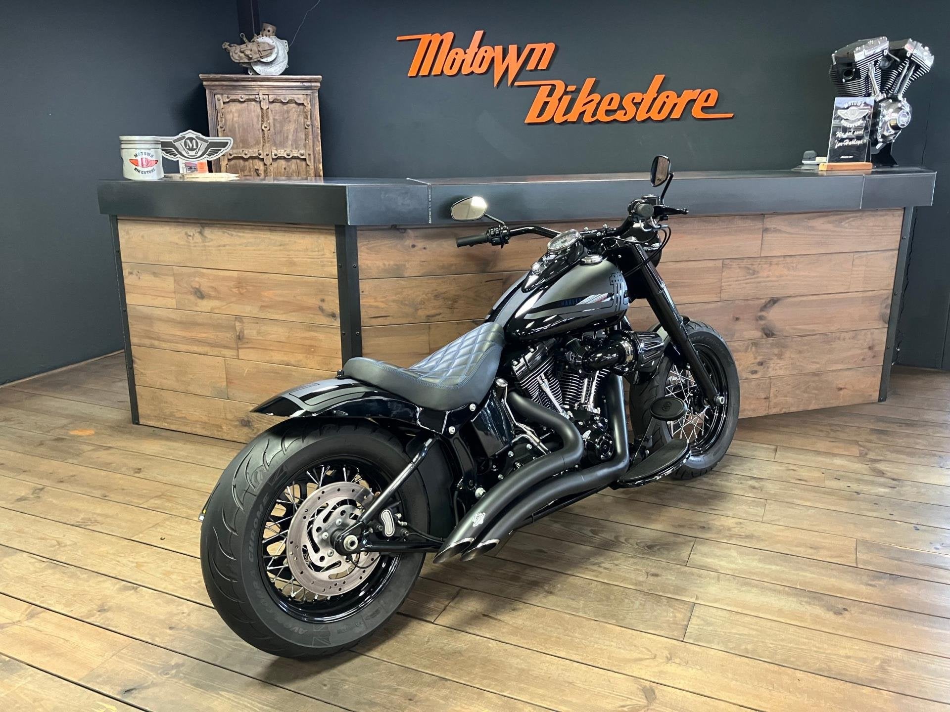 Harley Davidson FLS Softail Custom Special Paint Custom Rear, Motoren, Motoren | Harley-Davidson, 3700 W Juneau Ave
53208  Milwaukee, US