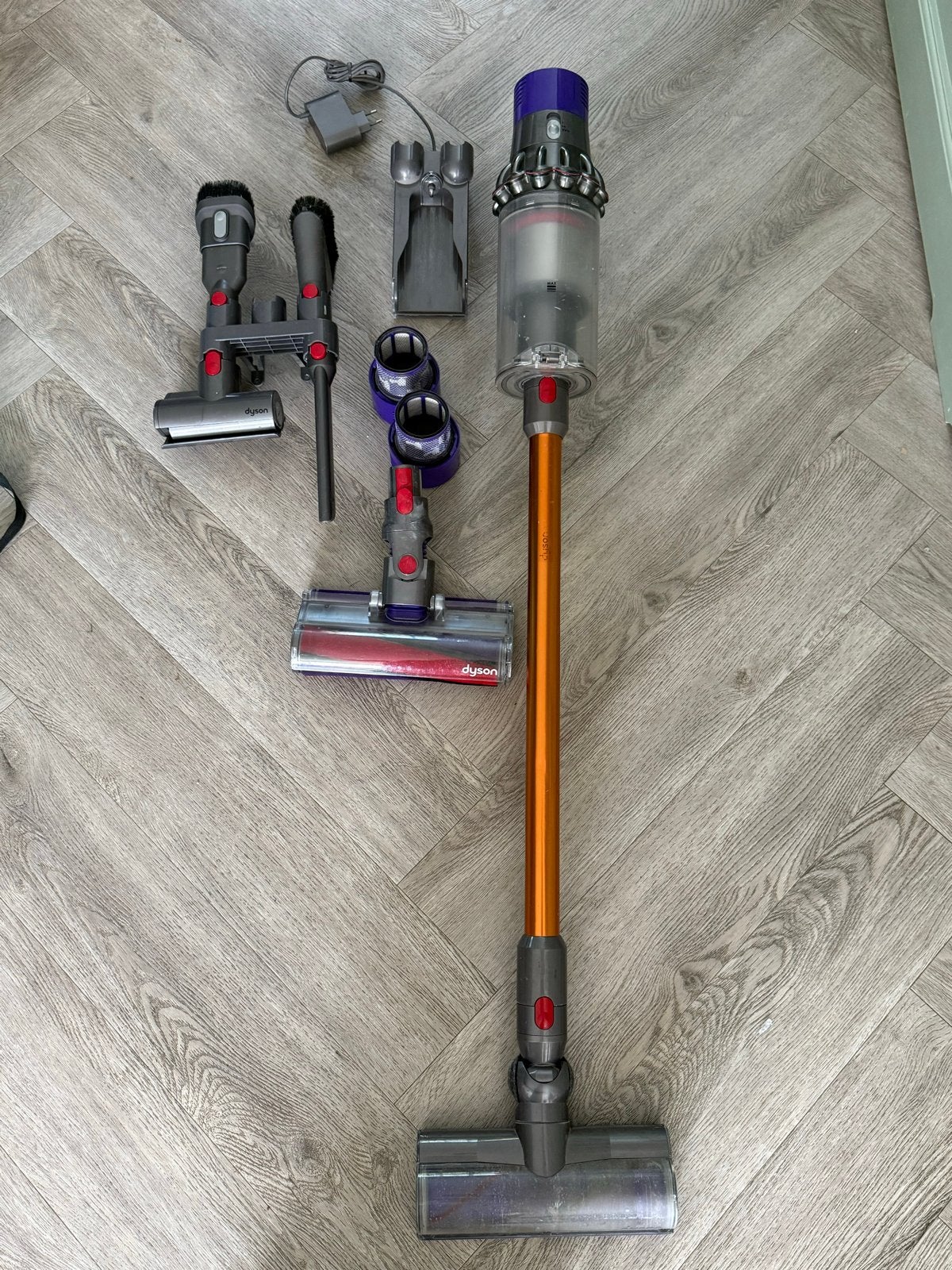 Dyson Steelstofzuiger (V10) met accessoires en houder, Ophalen, Gebruikt, Draadloos, Dyson