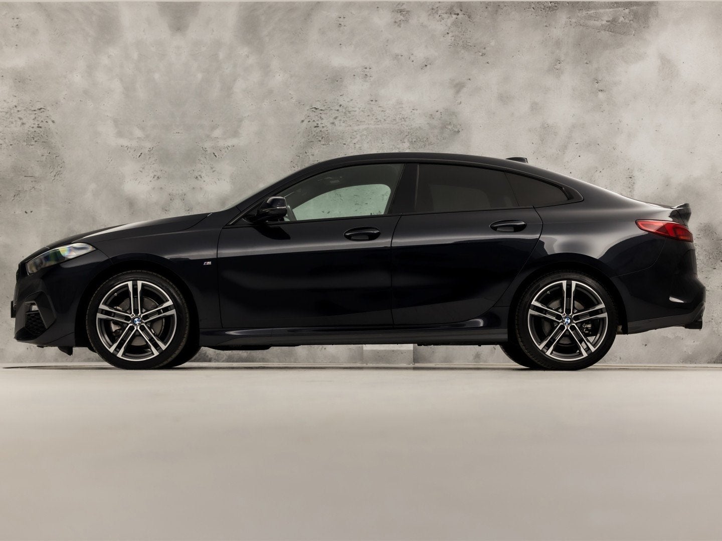 BMW 2 Serie 218 M Sport Automaat (M PAKKET, KUIPSTOELEN, 1e, 12 maanden, 136 pk, Gebruikt, 1350 kg