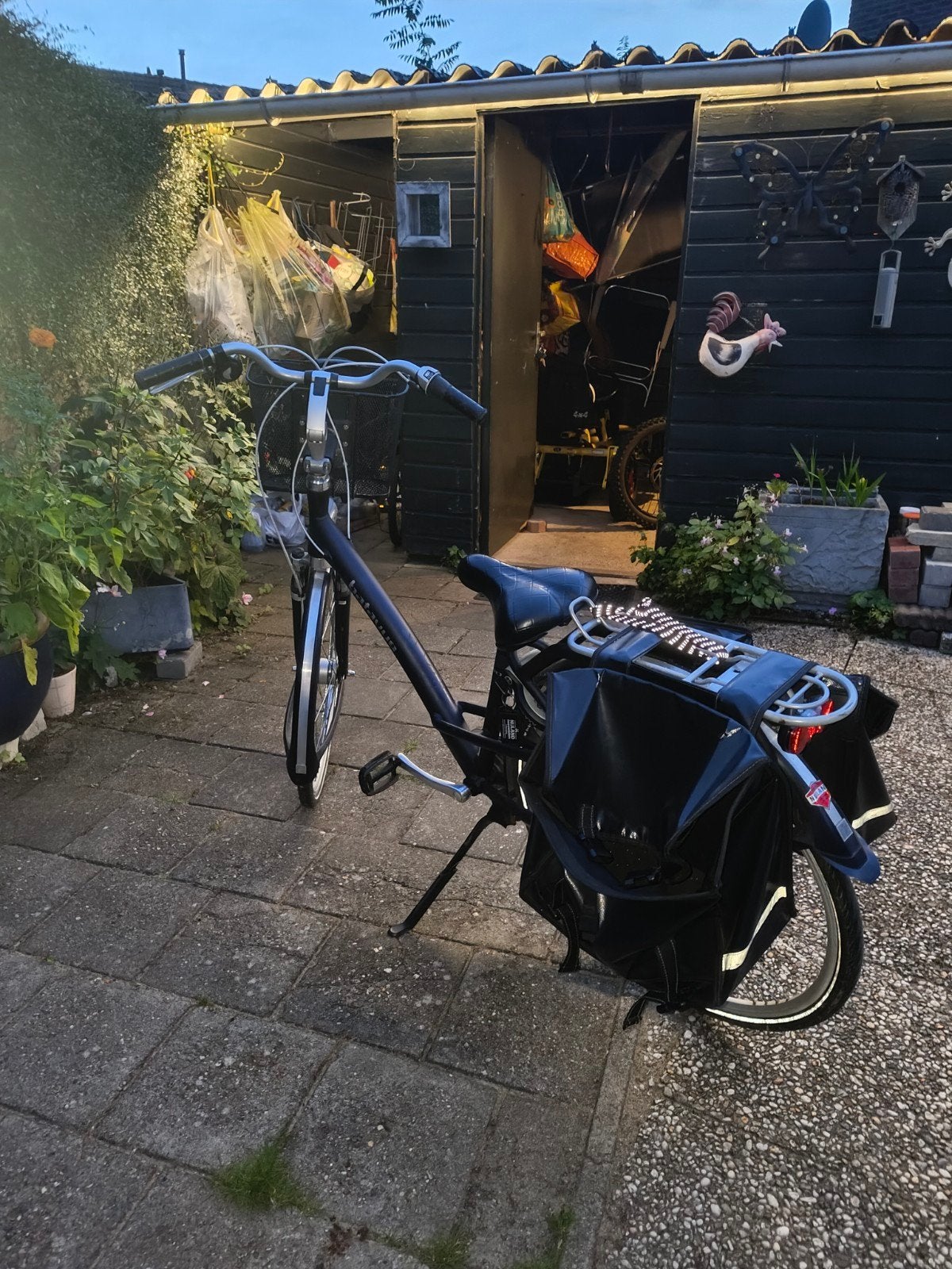 Batavus fiets met mand en fietstassen, Ophalen, Velgrem, Versnellingen, Batavus