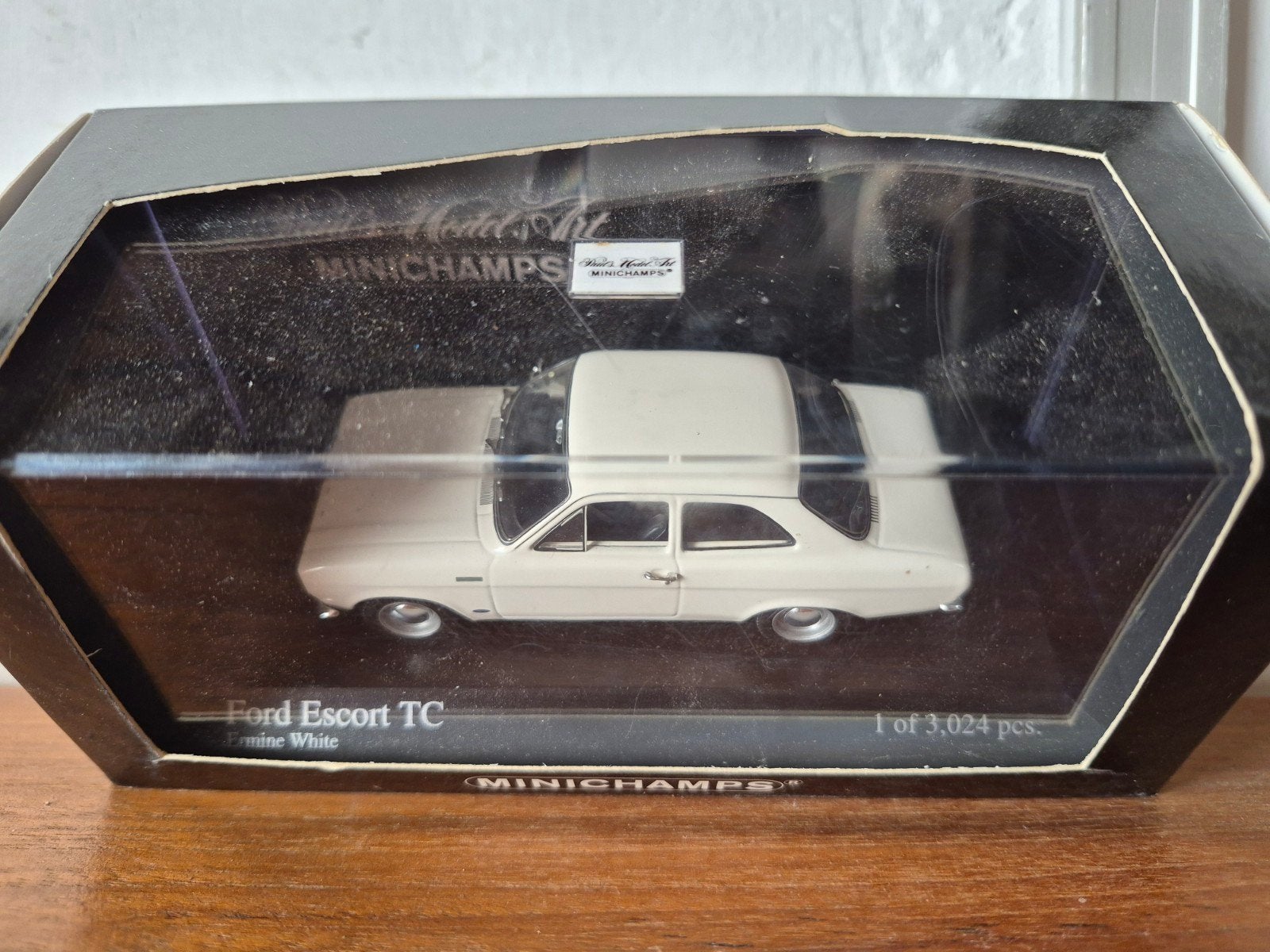 Minichamps Ford Escort TC Ermine White, Hobby en Vrije tijd, Modelauto's | 1:43, Ophalen of Verzenden, Zo goed als nieuw, Auto