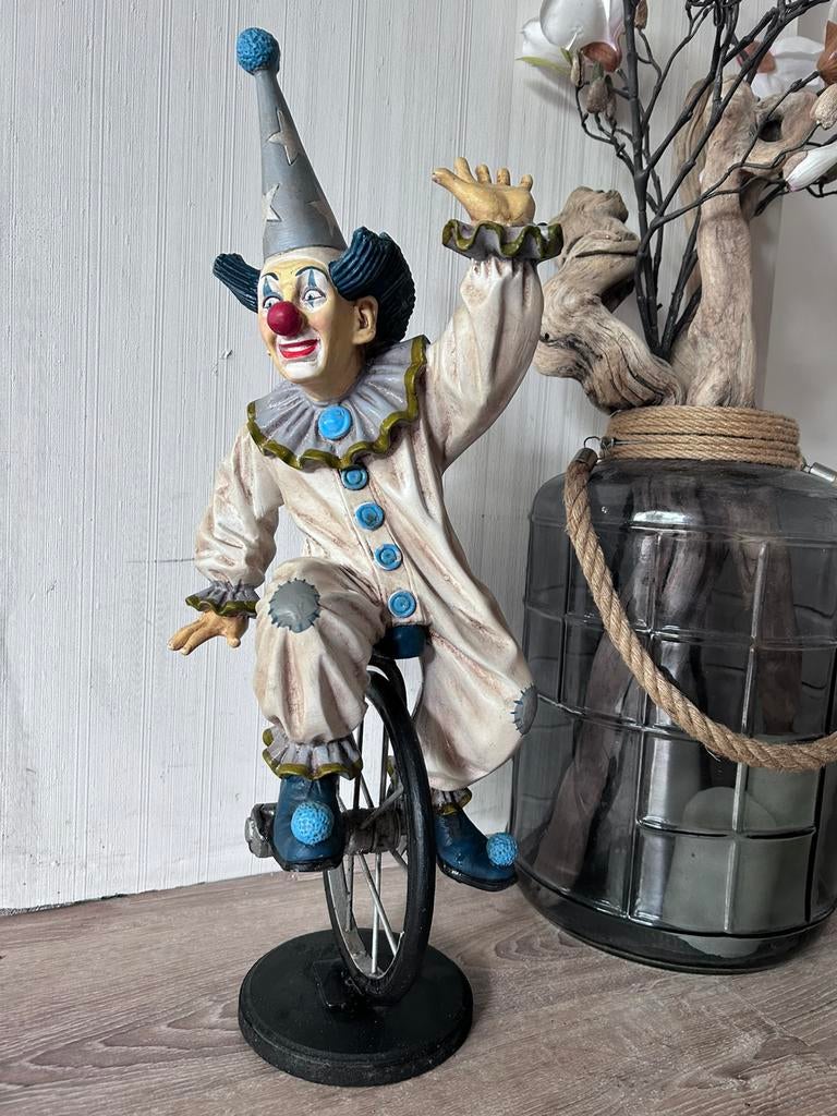 Clown op eenwieler van Jun Asilo, Verzamelen, Beelden en Beeldjes, Ophalen of Verzenden, Zo goed als nieuw, Mens