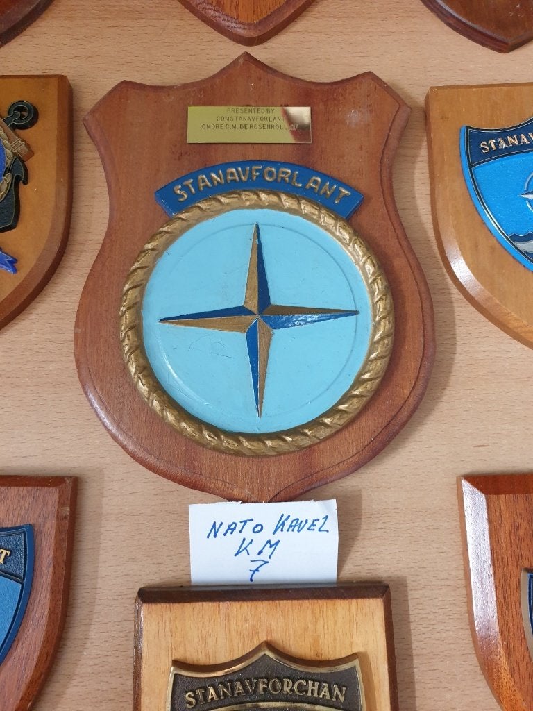 9 stuks NATO MARITIEM Wapenschilden, Ophalen of Verzenden, Marine, Nederland, Embleem of Badge