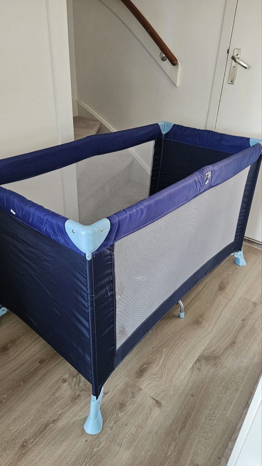 Babiideal reisbedje / campingbedje. Donkerblauw, inklapbaar, Ophalen, Gebruikt, Reisbedje