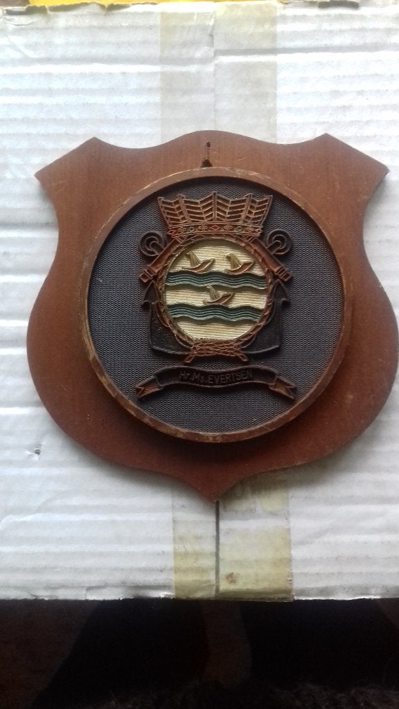 wapenschildje van Hr Ms Evertsen, Ophalen of Verzenden, Marine, Nederland, Embleem of Badge