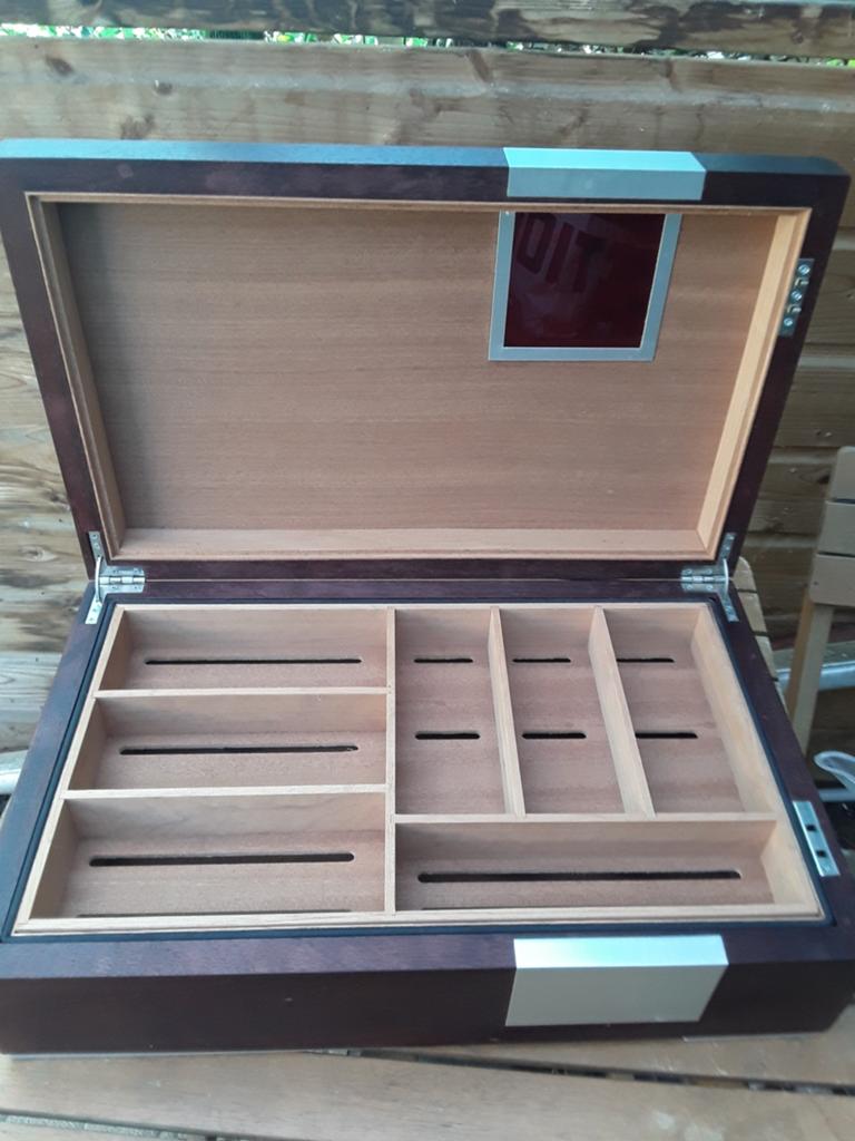 Humidor voor het bewaren van sigaren, Verzamelen, Ophalen of Verzenden, Tabaksdoos of Verpakking