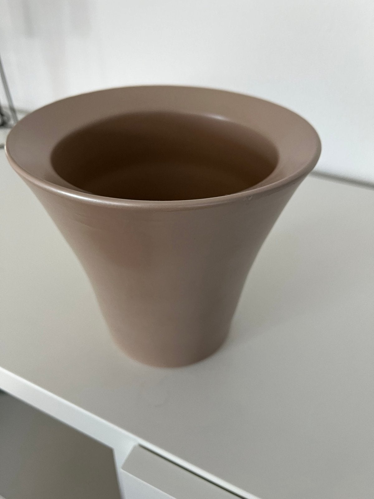 Mooie beige vaas, 17 cm hoog, Huis en Inrichting, Verzenden, Gebruikt, Beige, Steen/keramiek