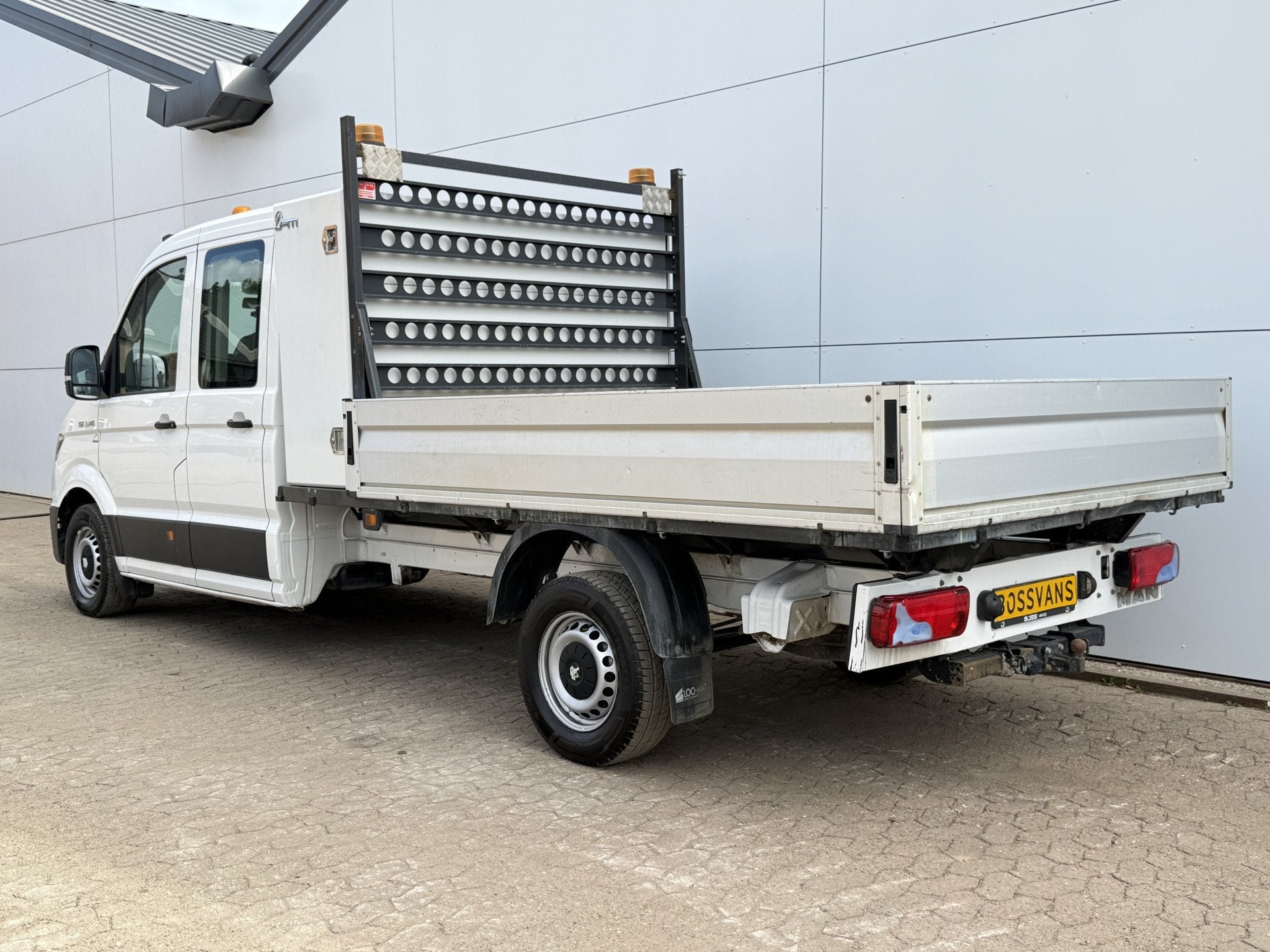 MAN TGE 3.140 2.0 TDI Automaat Open Laadbak Dubbele cabine 6, Gebruikt, Zwart, 4 cilinders, 2255 kg
