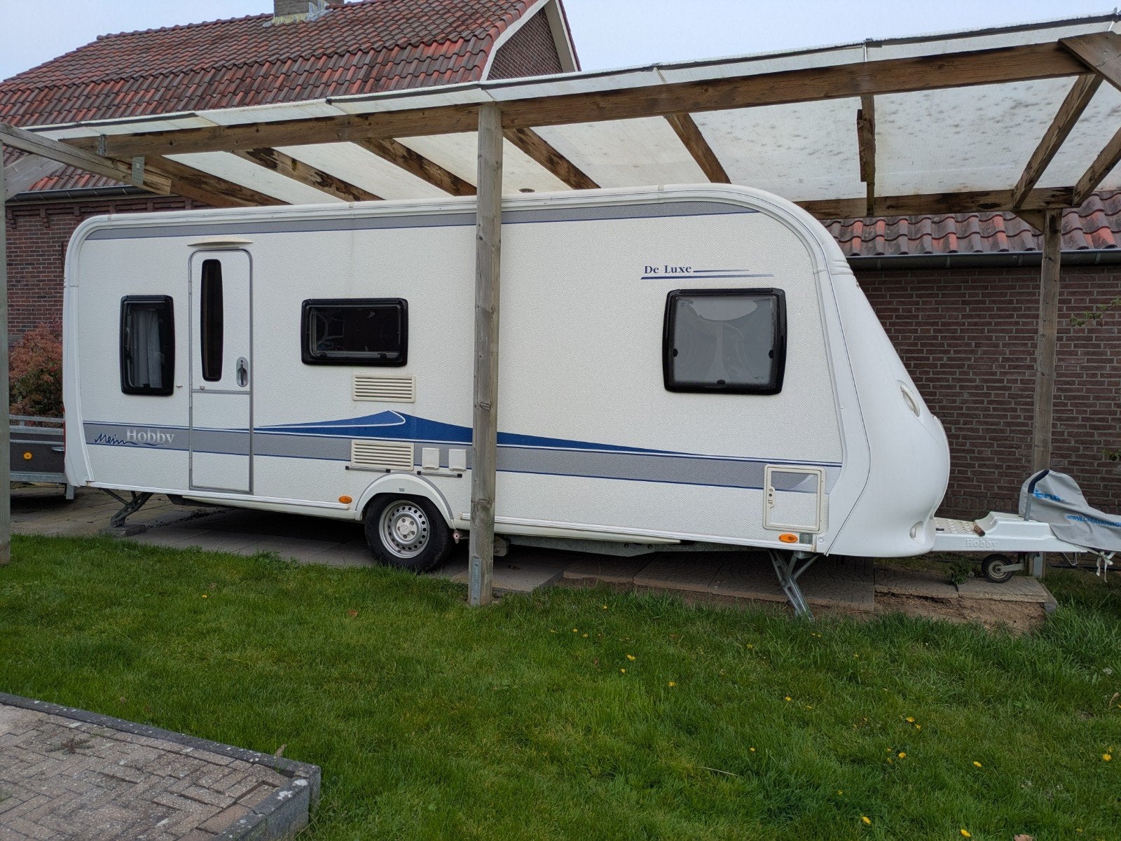 Hobby De Luxe 560KMFE 3-voudig stapelbed, mover, voortent, Koelkast, Rondzit, Hobby, Particulier