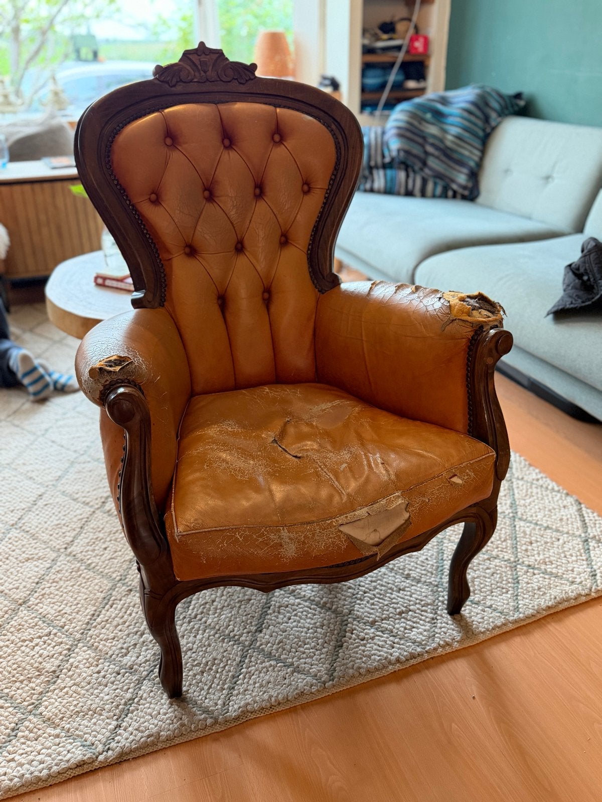 Barok stoel / fauteuil mooi houtsnijwerk,maar bekleding stuk, Huis en Inrichting, Stoelen, Ophalen, Gebruikt, Barok, Overige kleuren