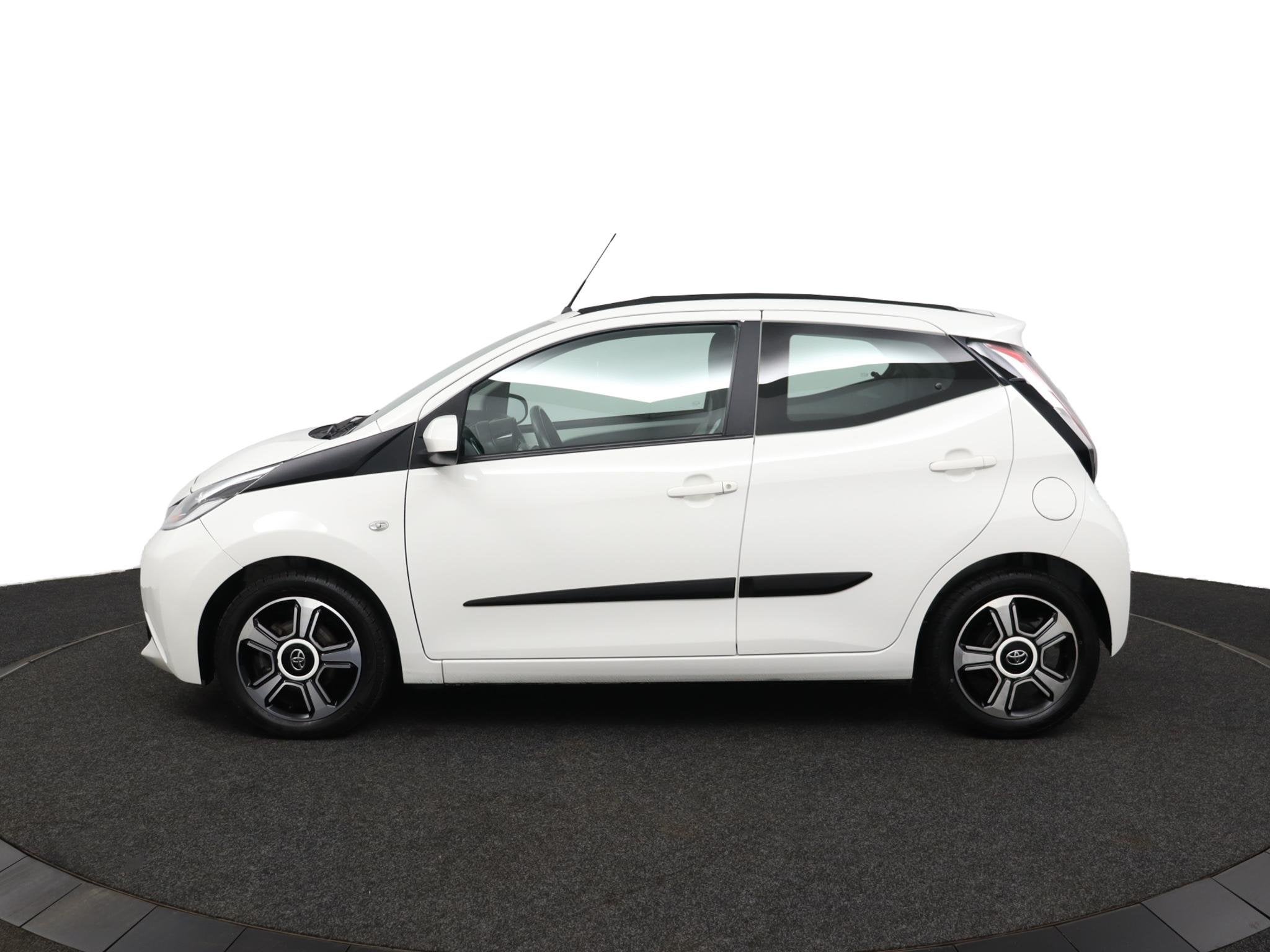 Toyota Aygo 1.0 VVT-i x-cite | Cabrio dak | Achteruitrijcame, Auto's, Toyota, 12 maanden, Stof, Gebruikt, 4 stoelen