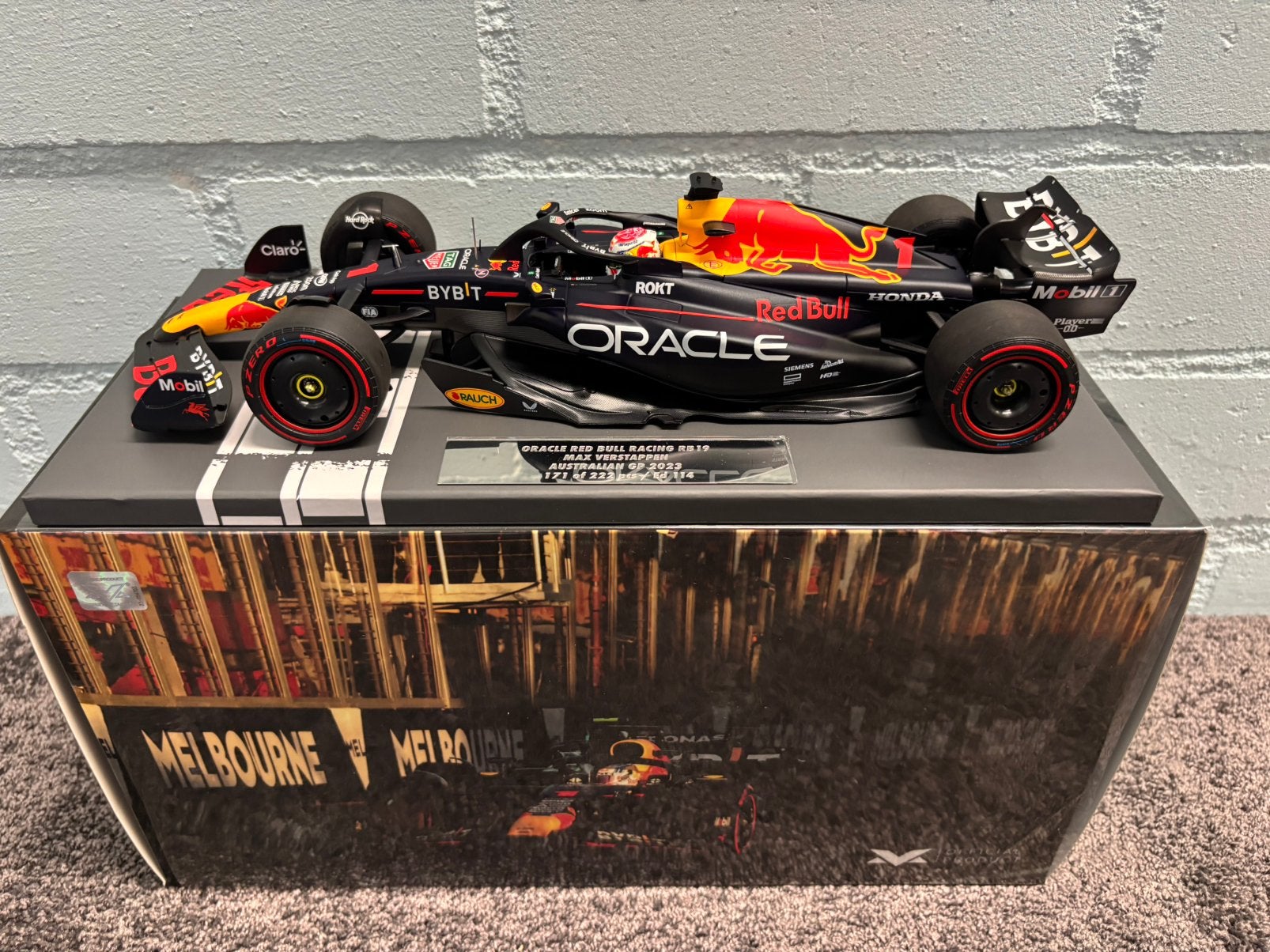 Max verstappen RB19 winner australie 2023 1:18 model, Ophalen of Verzenden, Zo goed als nieuw, Formule 1