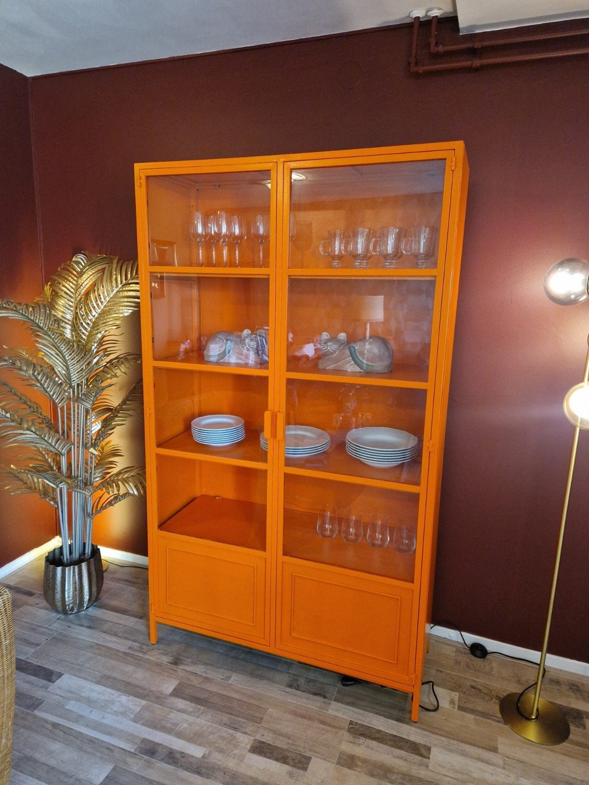 Grote oranje metalen buffetkast - vitrinekast, Ophalen, Minder dan 50 cm, Zo goed als nieuw, Metaal