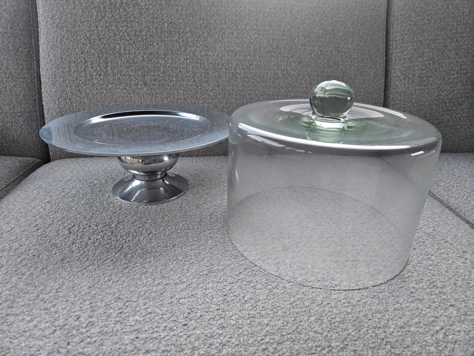 Decoratie schaal met verzilverde voet en glazen stulp, Ophalen of Verzenden, Gebruikt, Zilver, Glas