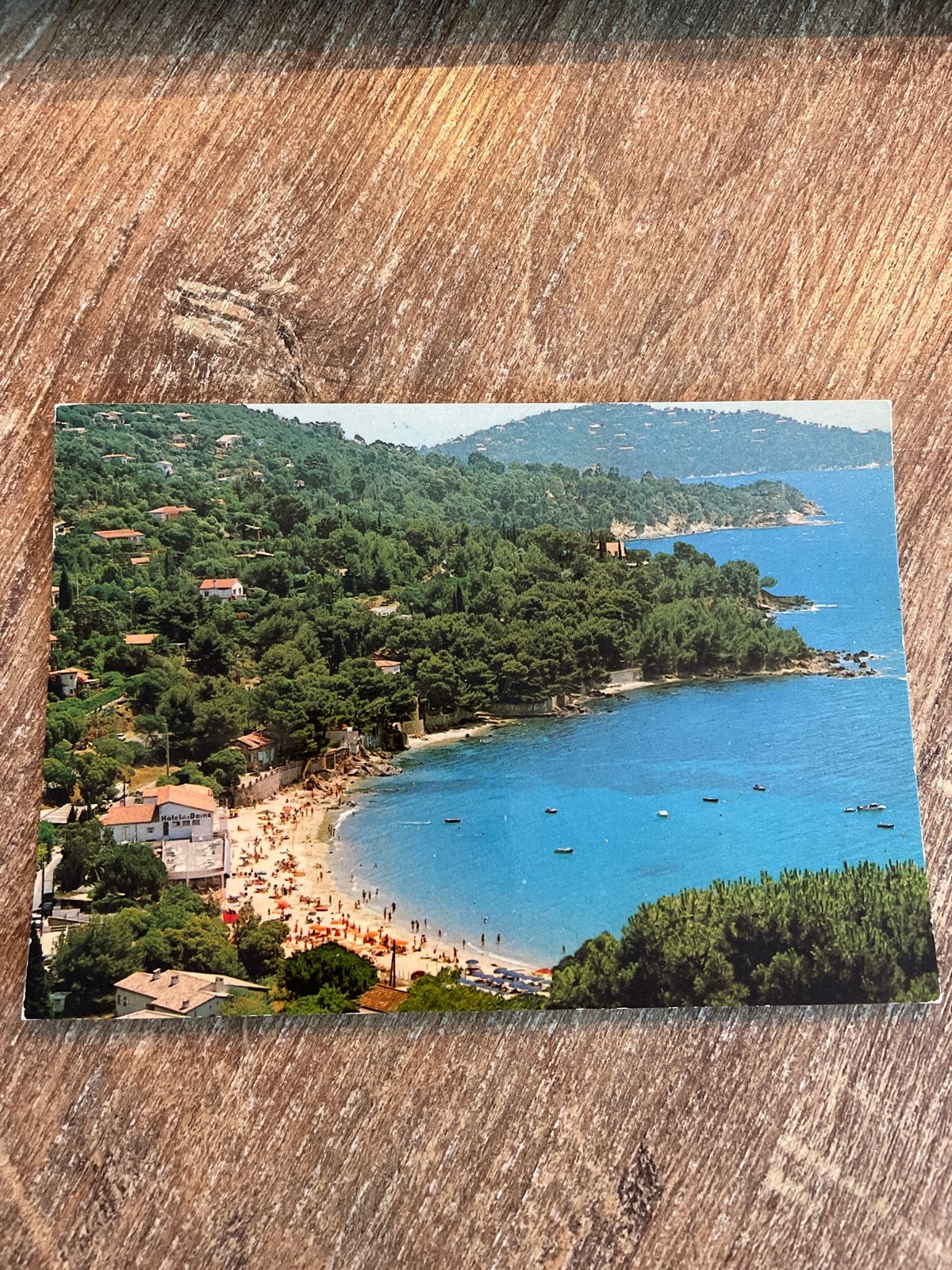 Vintage Ansichtkaart: Aiguebelle-Plage, Le Lavandou (1983), Ophalen of Verzenden, 1980 tot heden, Gelopen, Frankrijk