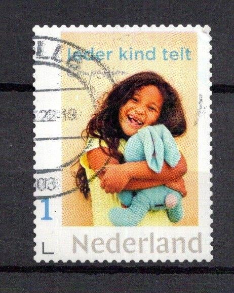 gestempelde zegel. persoonlijke: meisje, Ophalen of Verzenden, Na 1940, Gestempeld