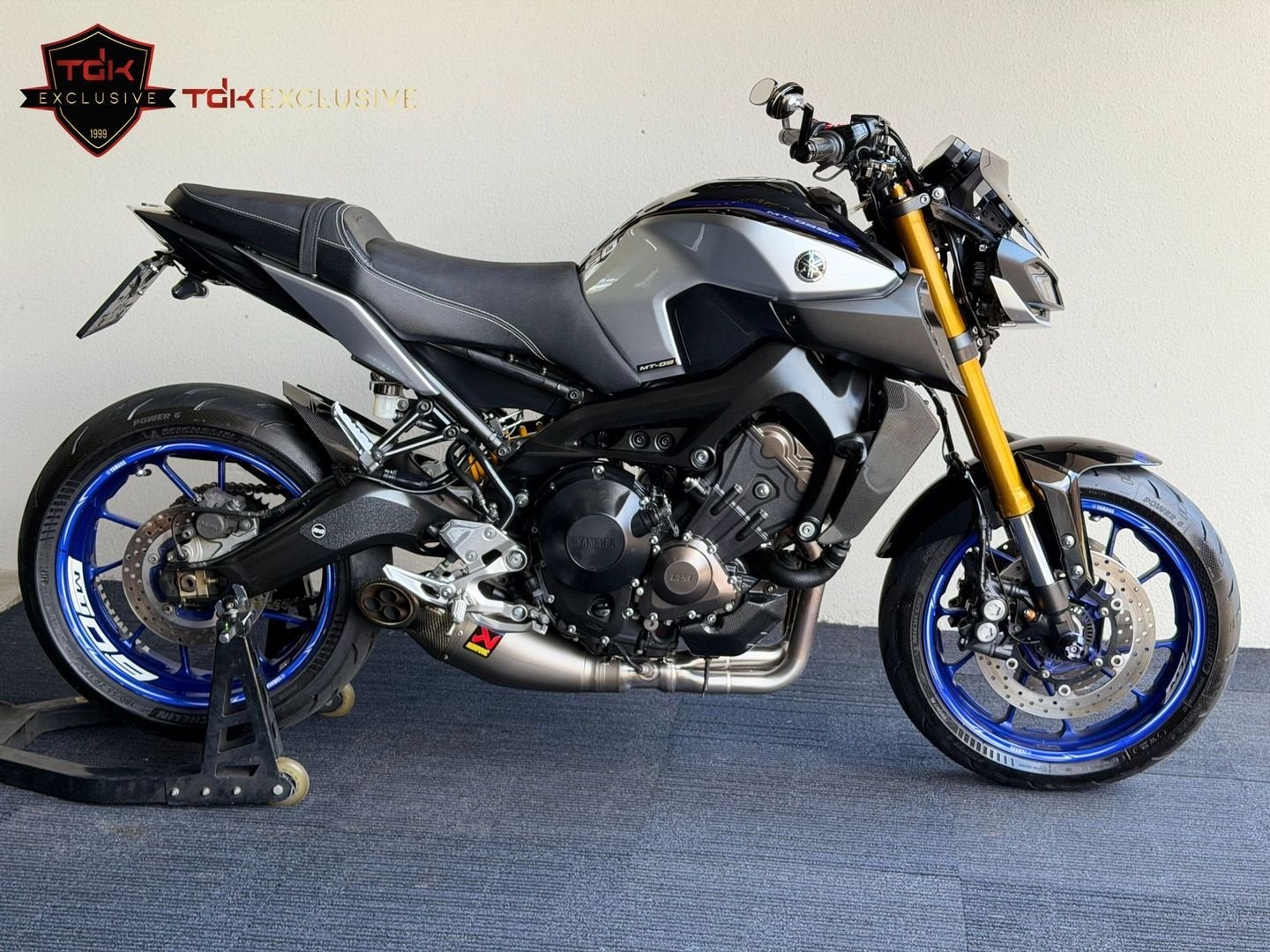 YAMAHA MT-09 SP BOMVOL AKRAPOVIC CARBON MT09 MT 09 07 10, Motorrijbewijs A, Bedrijf, 3 cilinders, Meer dan 35 kW