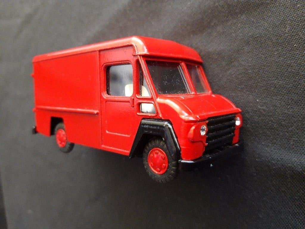 Commer 2e type rood ( blanco ) Lion Car, Hobby en Vrije tijd, Modelauto's | 1:43, Ophalen of Verzenden, Zo goed als nieuw, Bus of Vrachtwagen