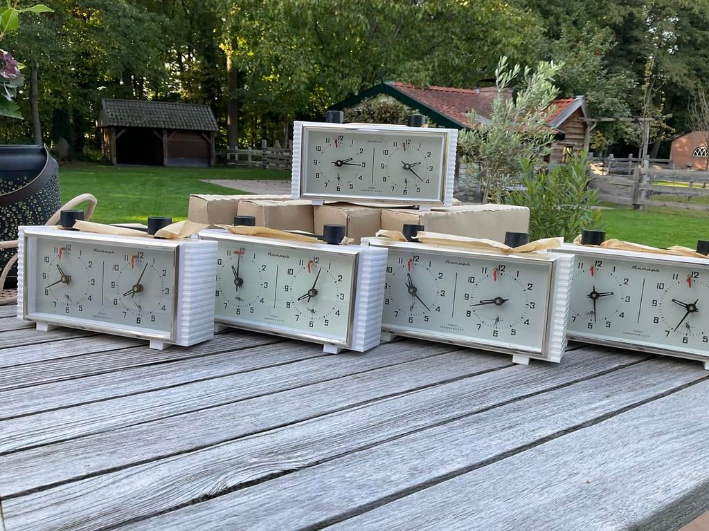 Mooie mechanische JANTAR schaakklok, doos + handleiding., Ophalen of Verzenden, Zo goed als nieuw, Wandklok