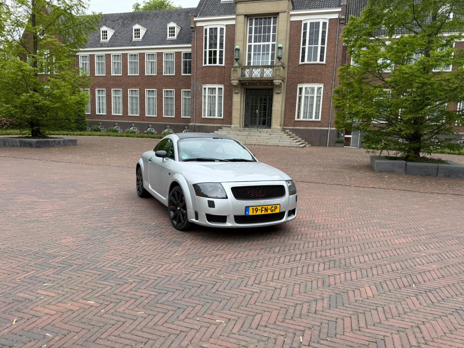 Audi TT 1.8 T Coupe Quattro 165KW 2000 Grijs, Auto's, TT, 4 cilinders, 4 stoelen, 75 €/maand