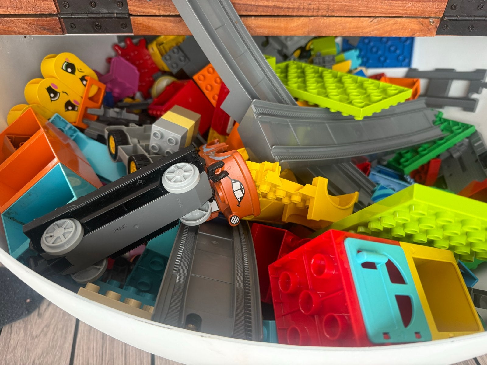 Grote bak Duplo met trein, Cars, kinderboerderij en meer!, Kinderen en Baby's, Speelgoed | Duplo en Lego, Gebruikt, Overige thema's