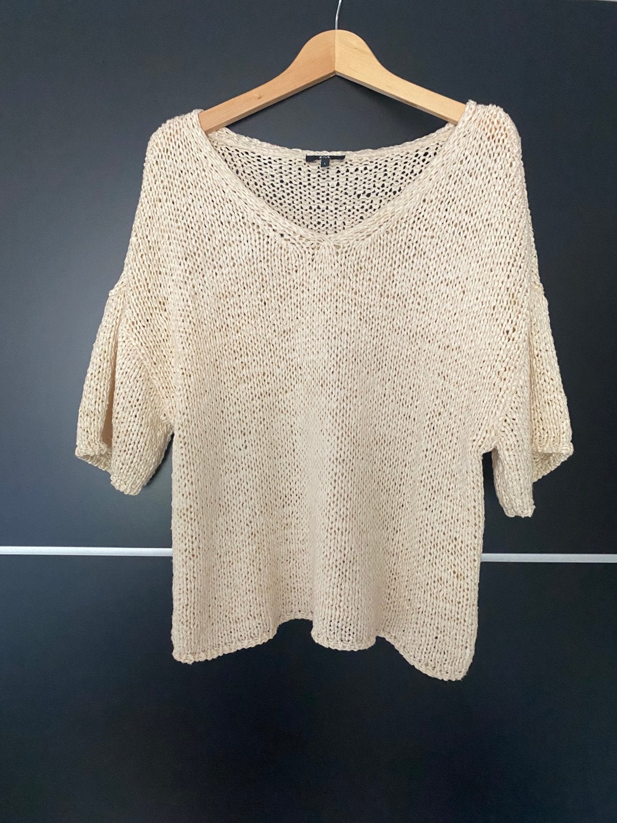 TOP GEBREID ECRU KORTE MOUW L, Kleding | Dames, Tops, Beige, Maat 42/44 (L), Ophalen of Verzenden, Zo goed als nieuw