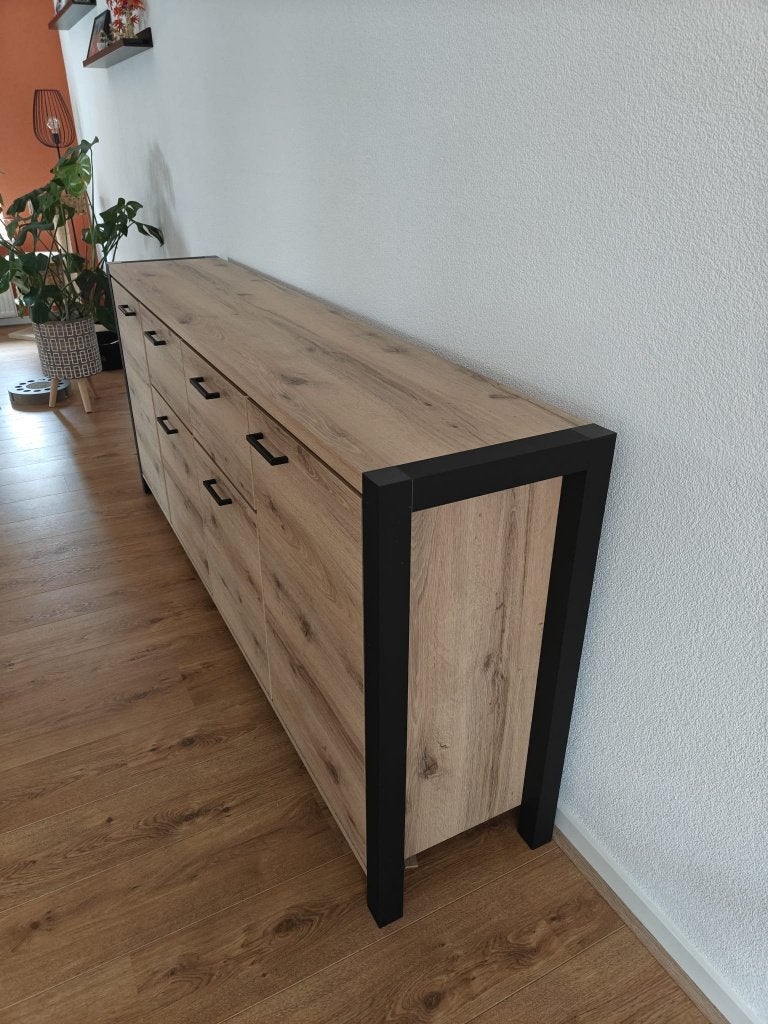 Foto 3 van Eiken dressoir met zwarte afwerking | Meubella acapulco