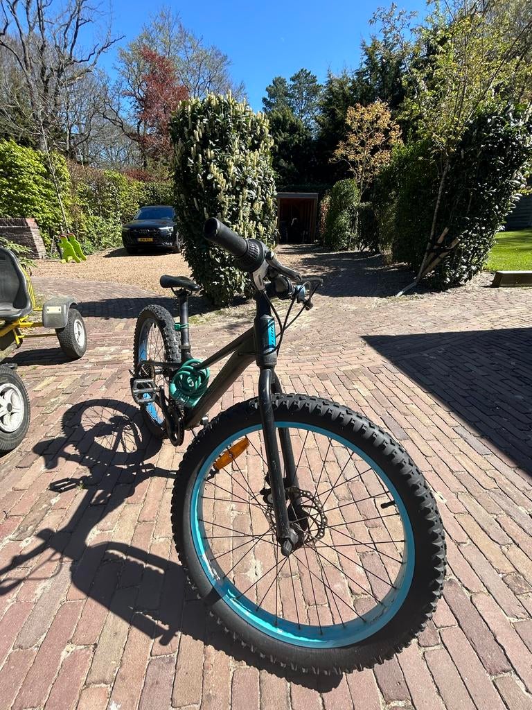 Stoere Volare Fatbike voor kinderen - Zwart/Blauw, Gebruikt, Ophalen of Verzenden, Handrem, Schijfrem