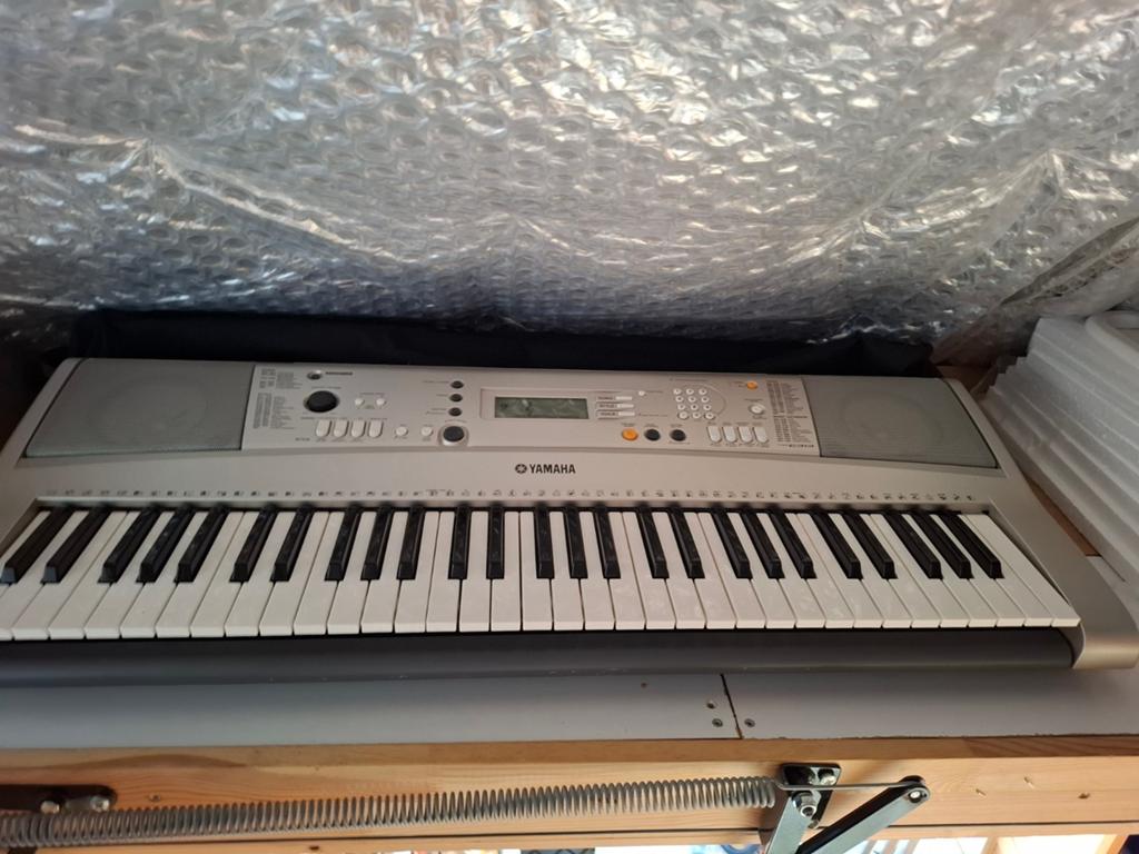 Yamaha PSR-E313 Keyboard, Muziek en Instrumenten, Keyboards, Ophalen, Yamaha, Aanslaggevoelig, 61 toetsen
