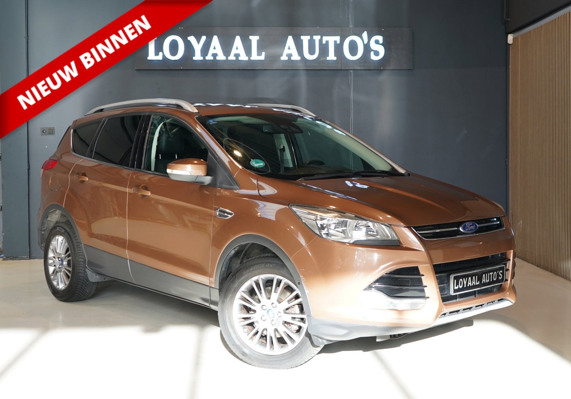 Ford Kuga 1.6 Titanium Plus | CRUISE | PDC | STOELVER. | NAV, Auto's, Voorwielaandrijving, Gebruikt, 4 cilinders, Leder en Stof