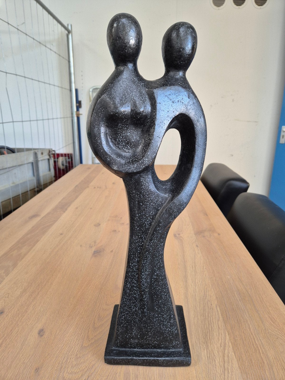 Groot Design Beeld Verliefd Stel - 60 cm - Kunststeen, Ophalen, Groep mensen, 50 - 100 cm, Zwart