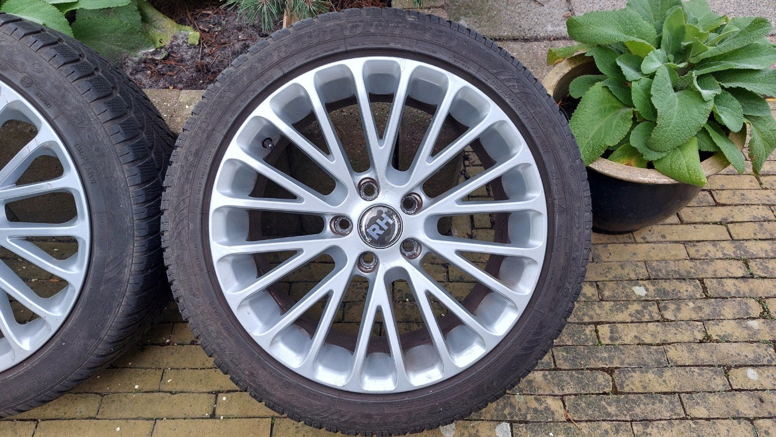Foto 5 van 17inch velgen met winterbanden