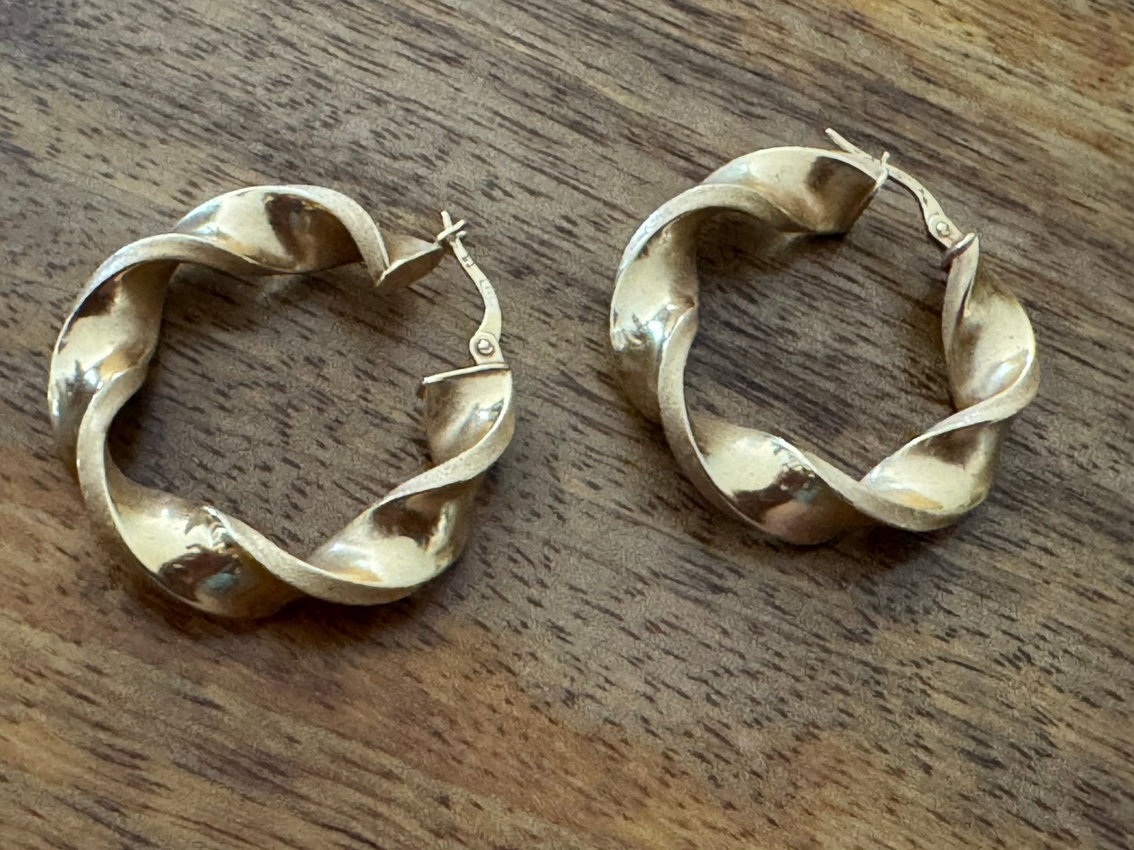 14 karaat gouden wokkels oorbellen, Ophalen, Zo goed als nieuw, Goud