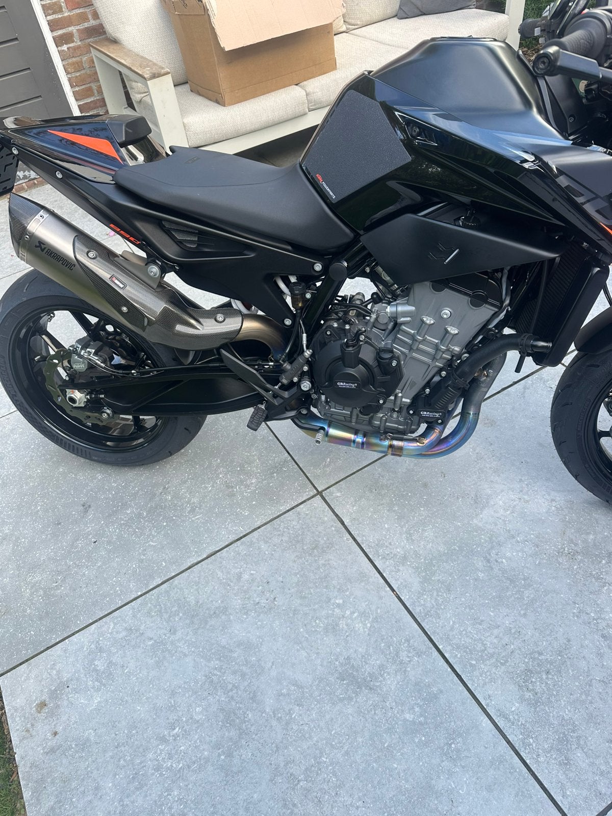 full akrapovic titanium systeem KTM 890 duke/890R, Ophalen of Verzenden, Zo goed als nieuw