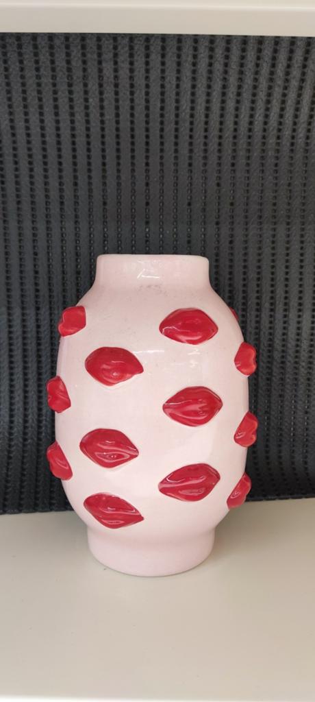 Superleuke Vaas met rode lippen, Huis en Inrichting, Woonaccessoires | Vazen, Ophalen of Verzenden, Rood, Glas, Minder dan 50 cm