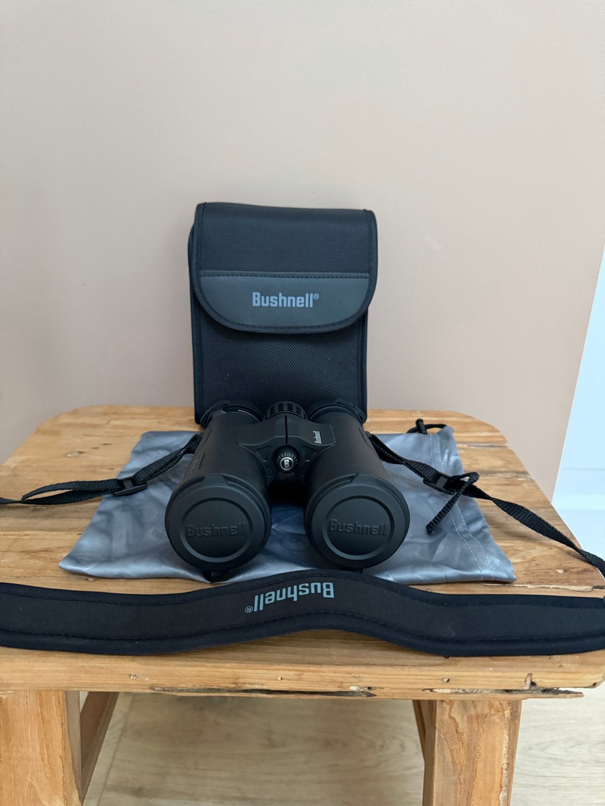 Bushnell Engage X 10x42 Verrekijker Zwart, Audio, Tv en Foto, Optische apparatuur | Verrekijkers, Dakkant (recht), Ophalen of Verzenden