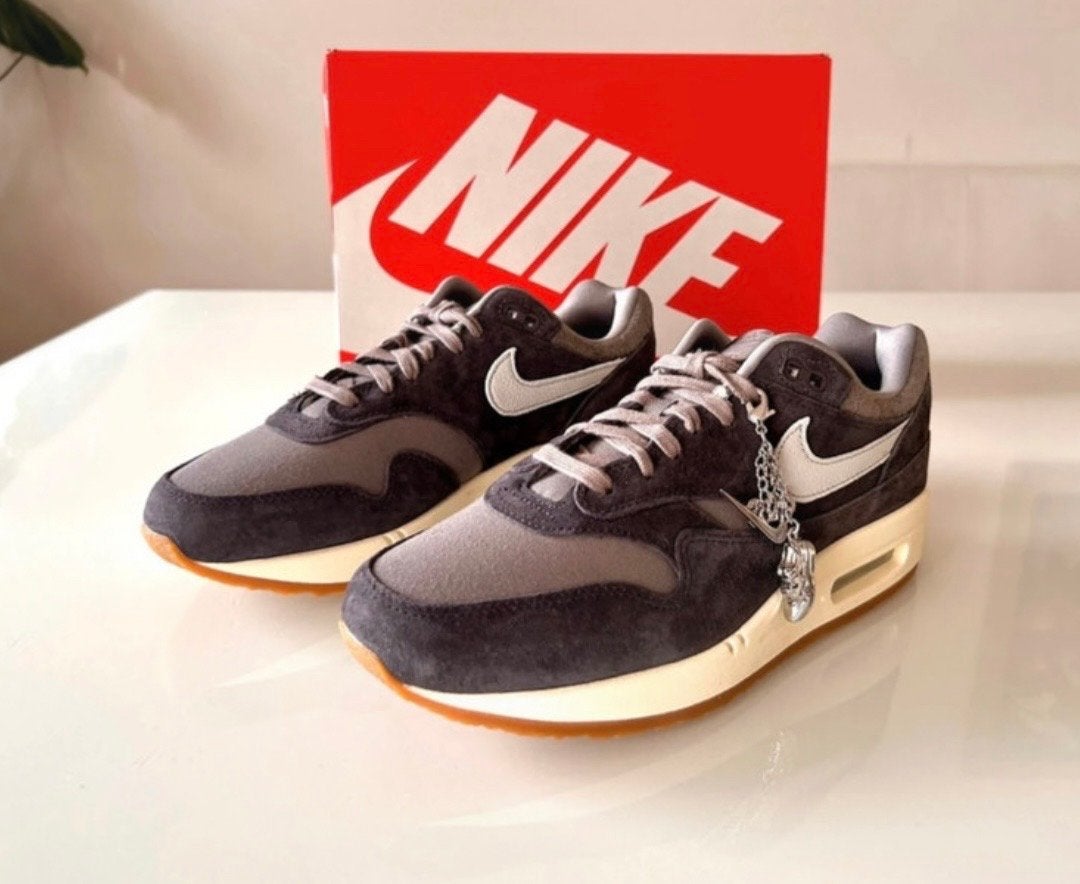 Nike Air Max 1 Crepe Hemd Soft Grey | 42.5, Ophalen, Overige kleuren, Nieuw, Sneakers of Gympen