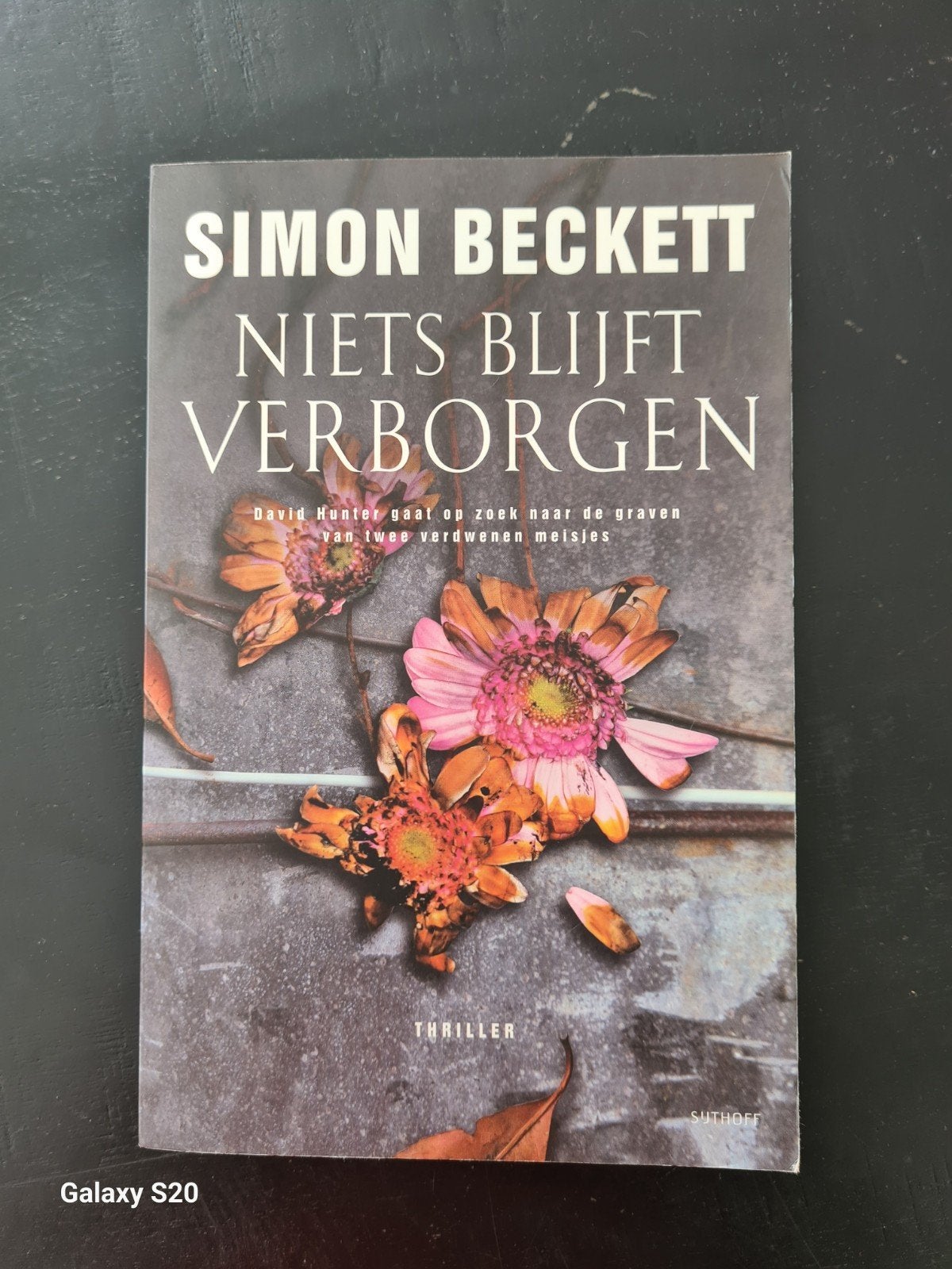 Simon Beckett - Niets Blijft Verborgen (Thriller), Boeken, Ophalen of Verzenden, Gelezen, Simon Beckett, Europa overig