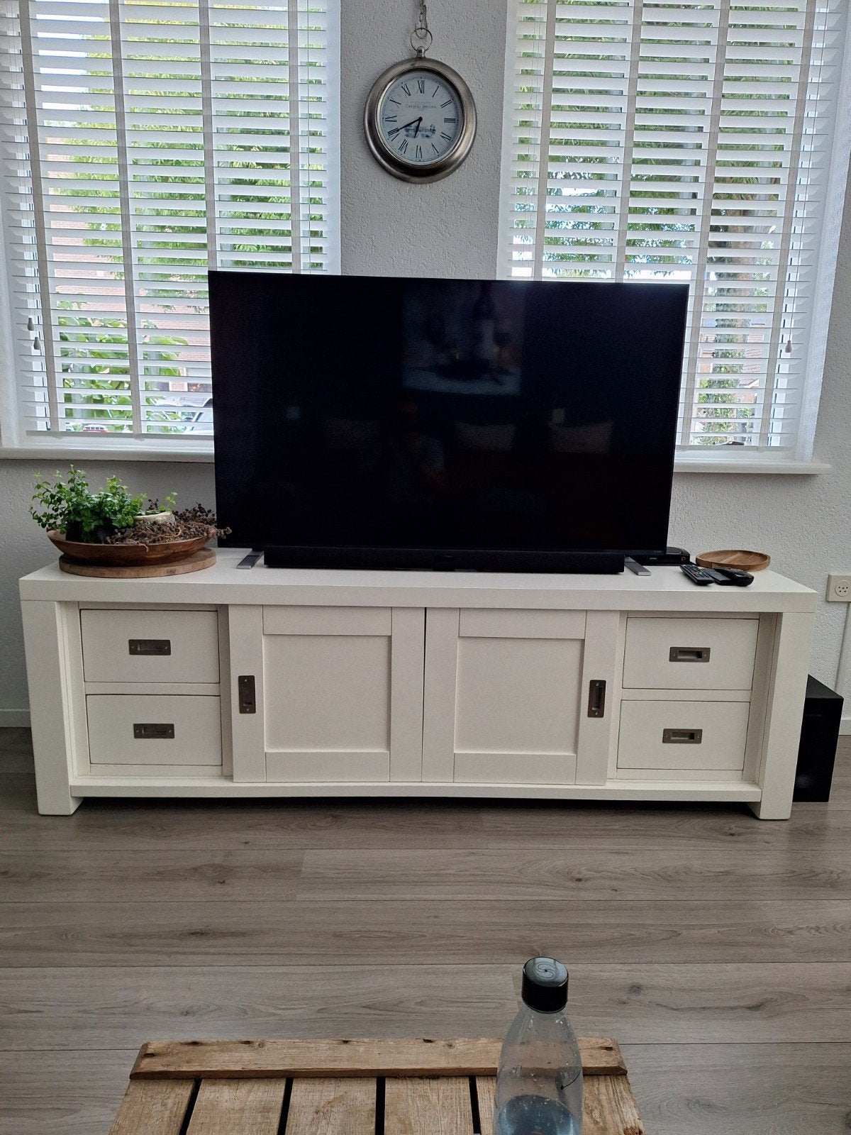 Crème wit TV-meubel met lades en opbergruimte, Ophalen, Gebruikt, 150 tot 200 cm, Modern landelijk