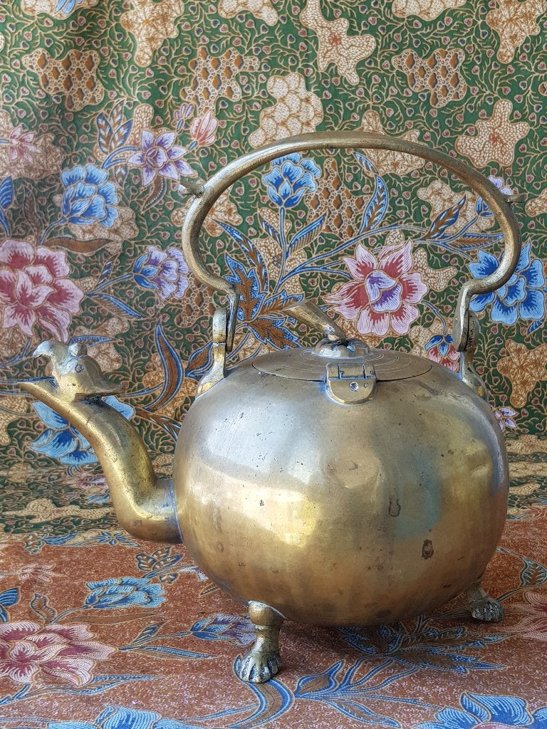 Mooie zware antieke Oosterse theepot van brons 26 cm.