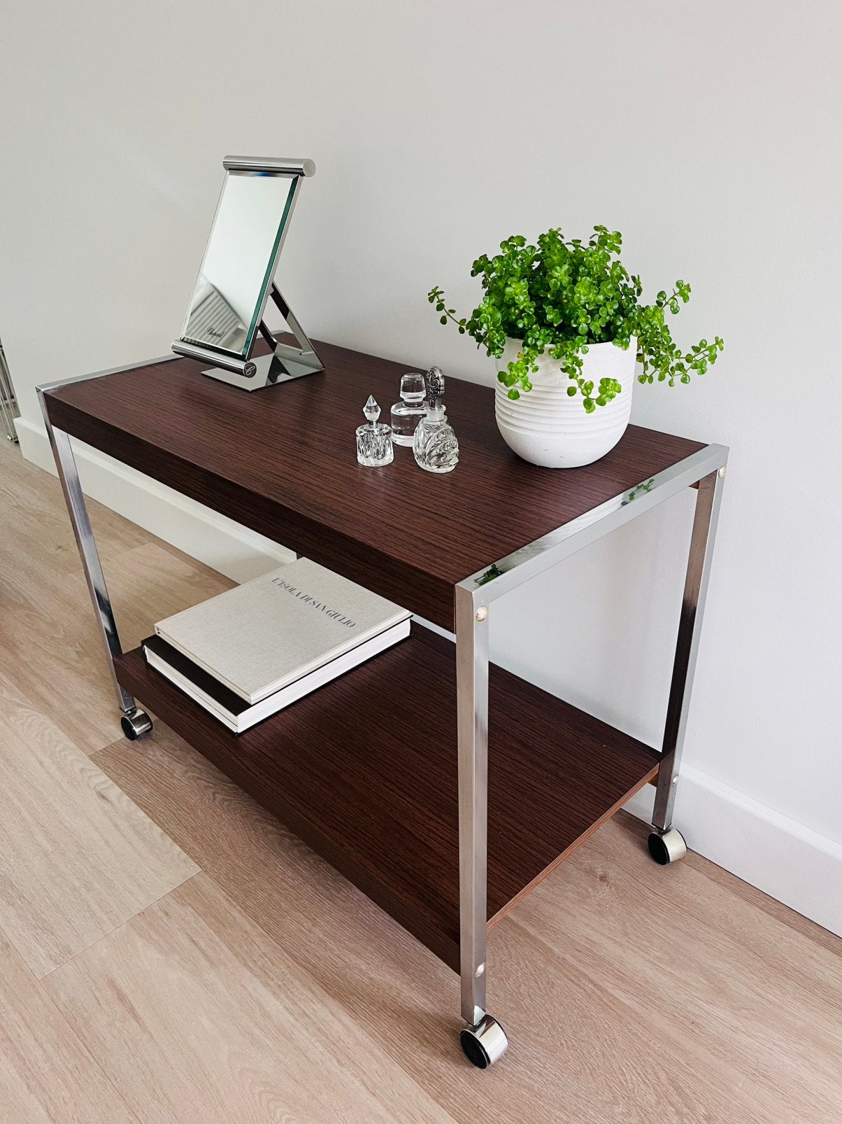 Vintage bar trolley jaren 70 - Hout en chroom tafel bar cart, Huis en Inrichting, Ophalen, 50 tot 100 cm, Zo goed als nieuw, 25 tot 50 cm
